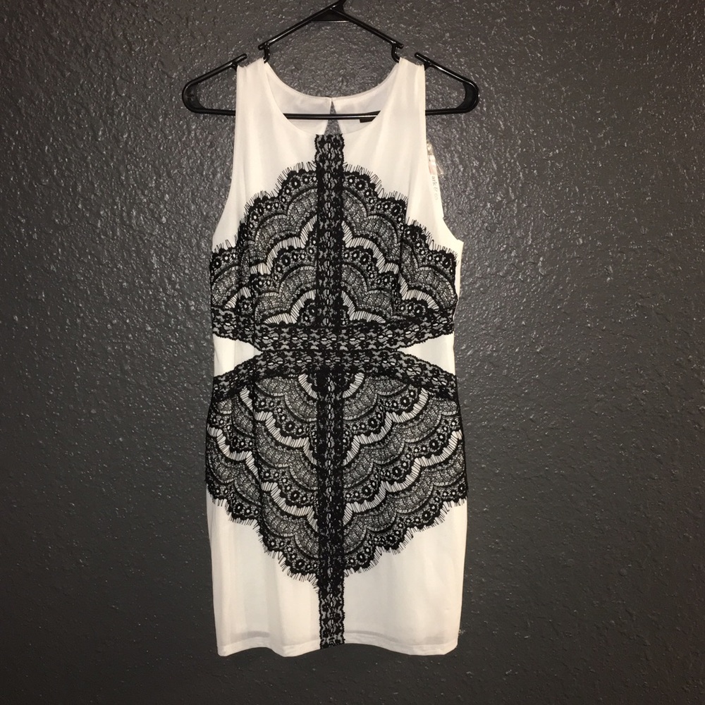 NWT Lulu's ark & co White Dress, Lace Black Accent size large